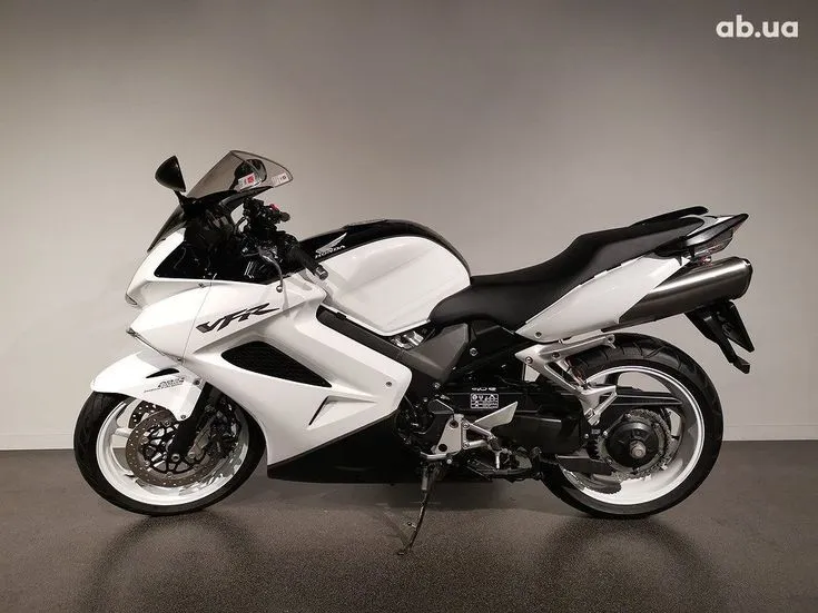 Honda VFR Image 1